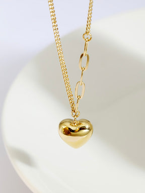 Three-dimensional heart necklace