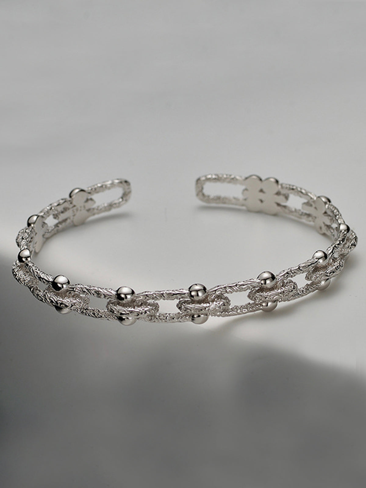 Open-end arabesque Pattern bracelet