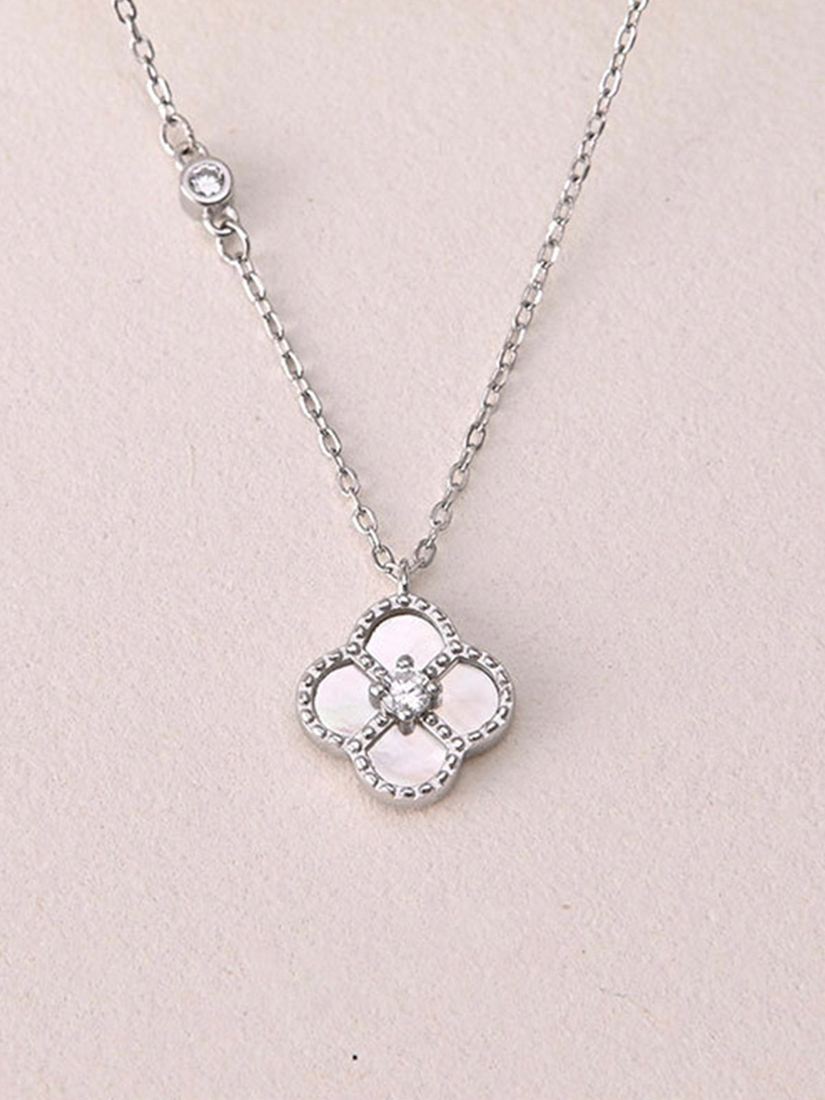 Four-leaf Clover Natural Mother-of-Pearl Necklace